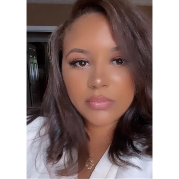 Meet your Posher, Chloe - Picture 3 of 4